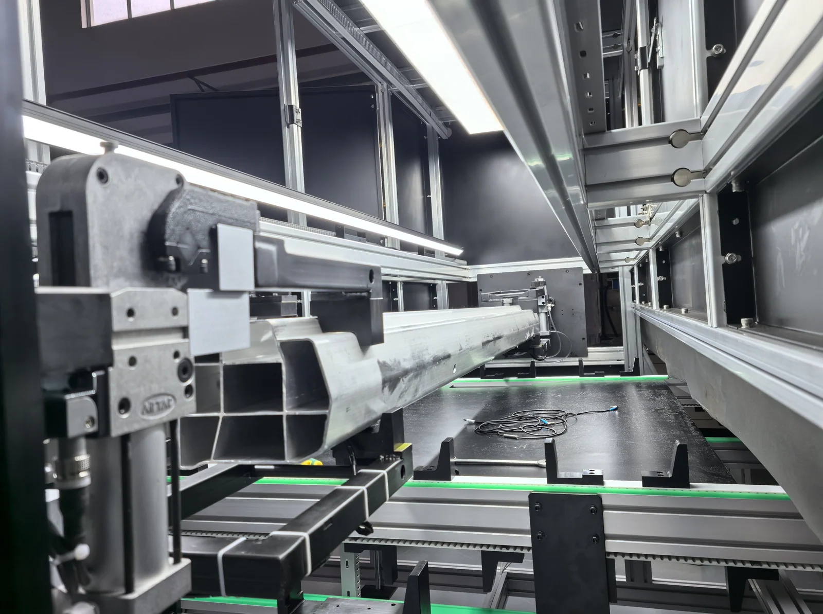 Dimensional inspection station and positioning fixtures