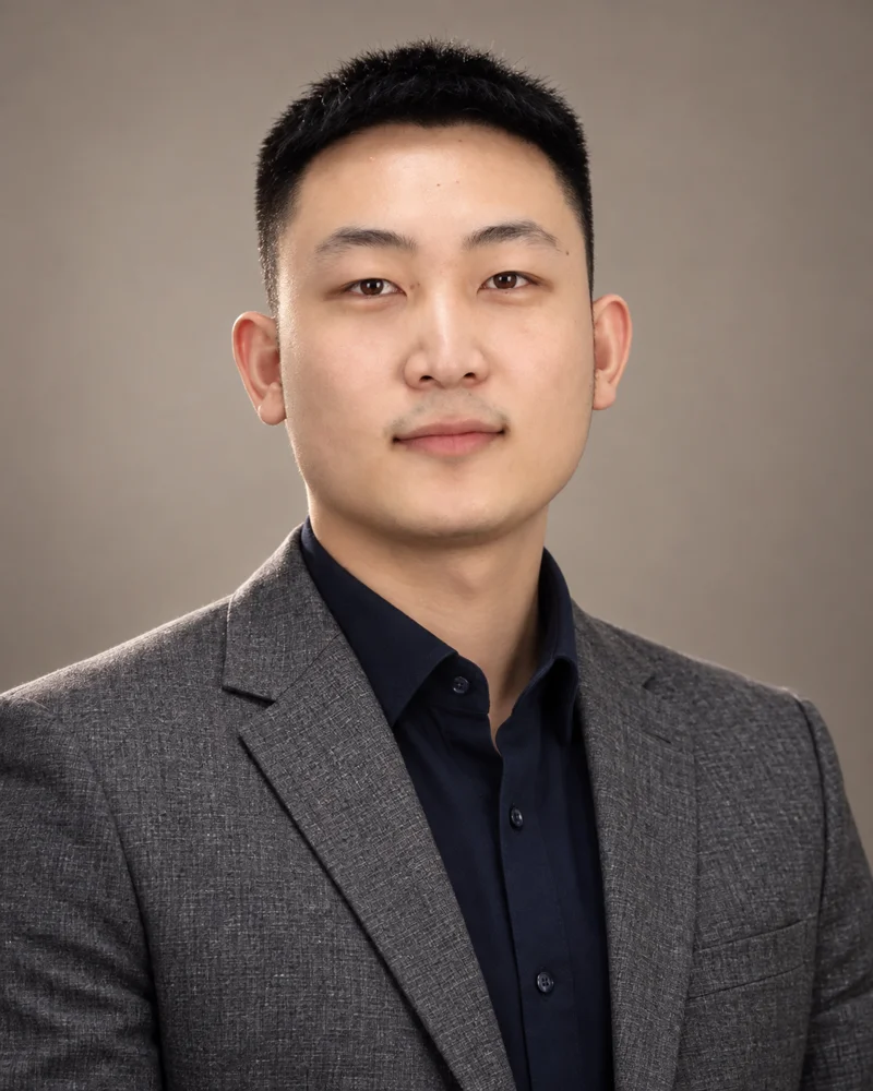 Портрет Leon Zhao, основателя LEONEQ