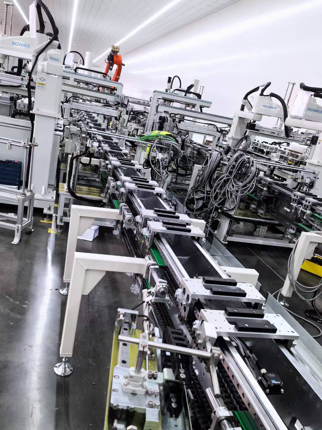 Automated assembly equipment with cable bundles and wiring